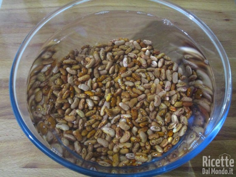 Come cucinare i legumi: l'ammollo