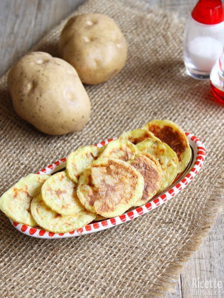 Chips di patate al microonde RicetteDalMondo.it