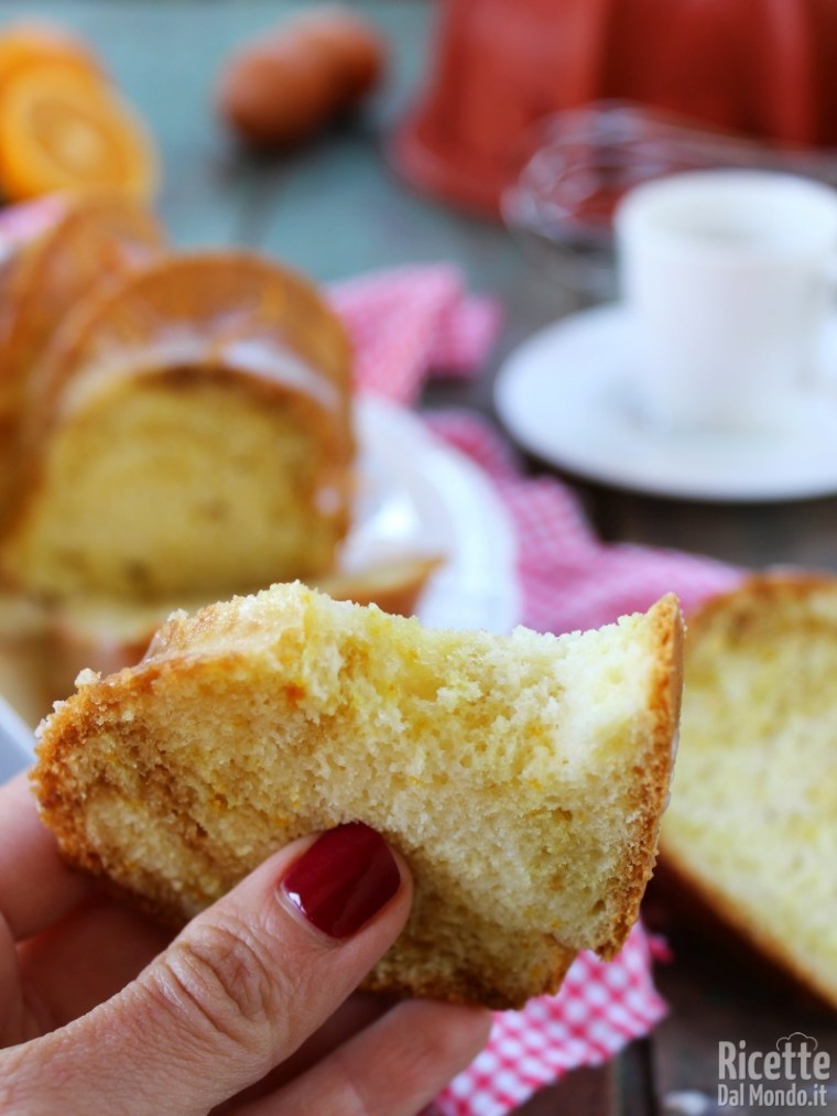 Ciambella albumi e arancia soffice come una nuvola