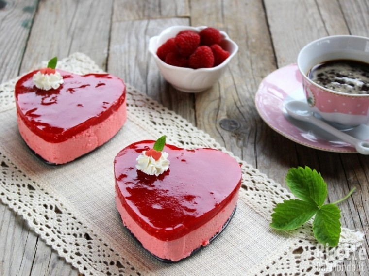 Cuori di mousse ai lamponi freschi