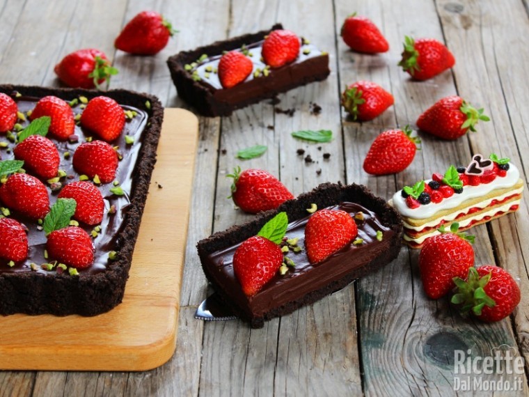 Crostata senza cottura al cioccolato e fragole