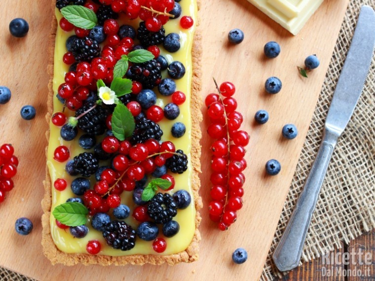 Ricetta della crostata ai frutti di bosco e cioccolato bianco