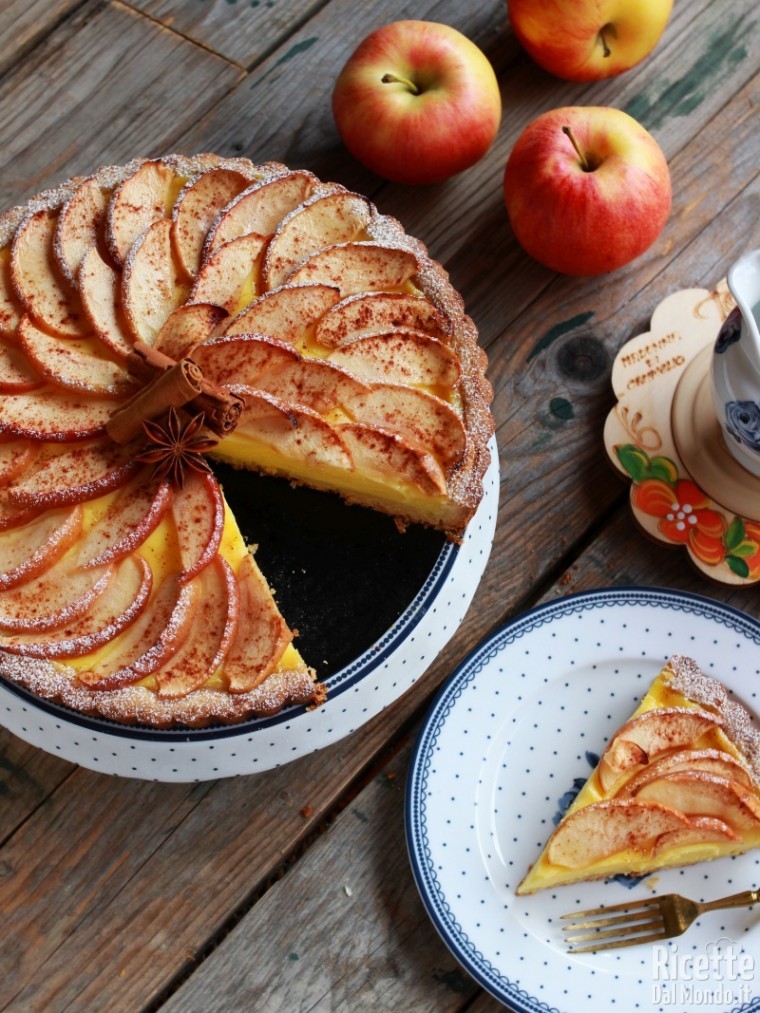 Ricetta classica della crostata di mele e crema
