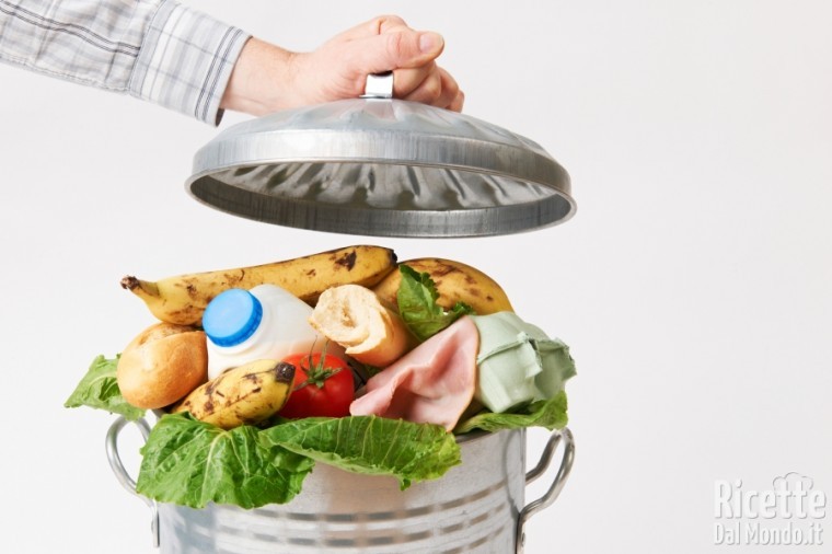 Consumare preferibilmente o entro: si possono mangiare gli alimenti scaduti?