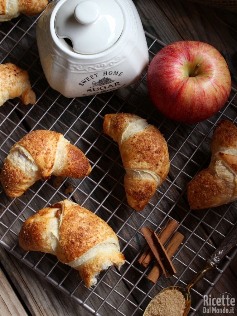 Croissant di pasta sfoglia alle mele veloci