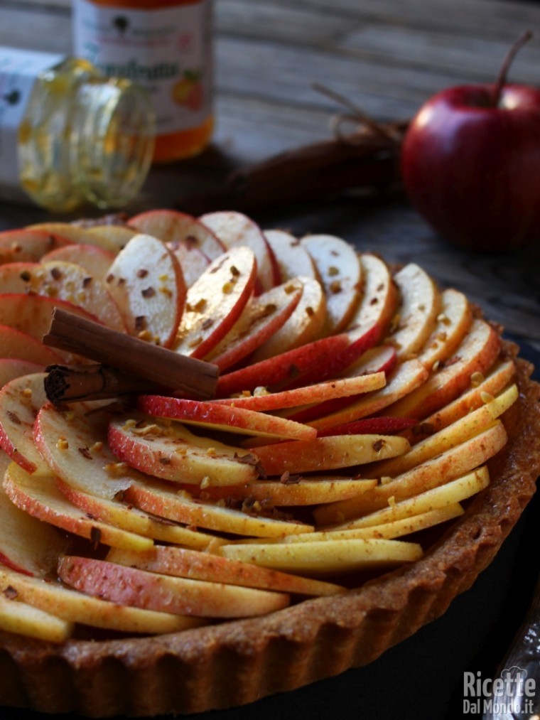 Come fare la crostata di mele e nocciole