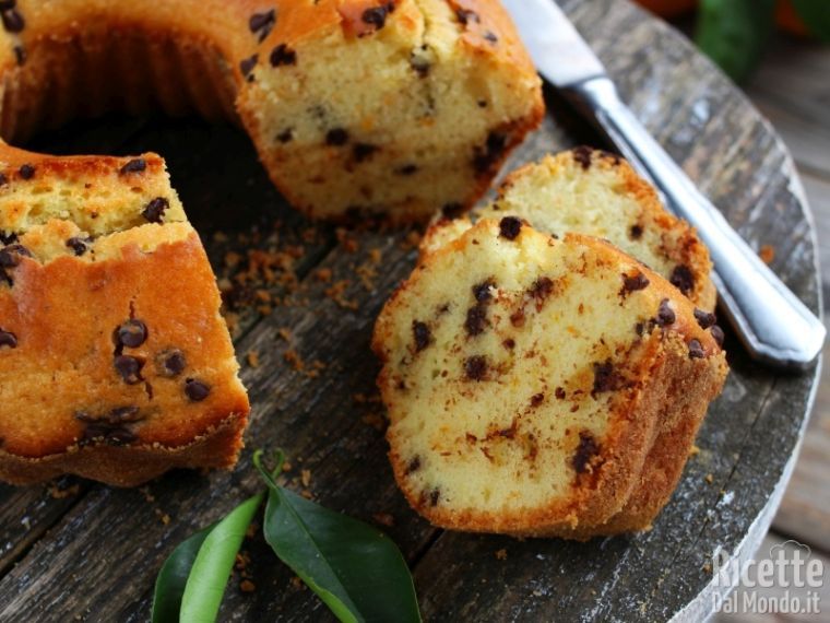 Semplice ciambella acqua e arancia