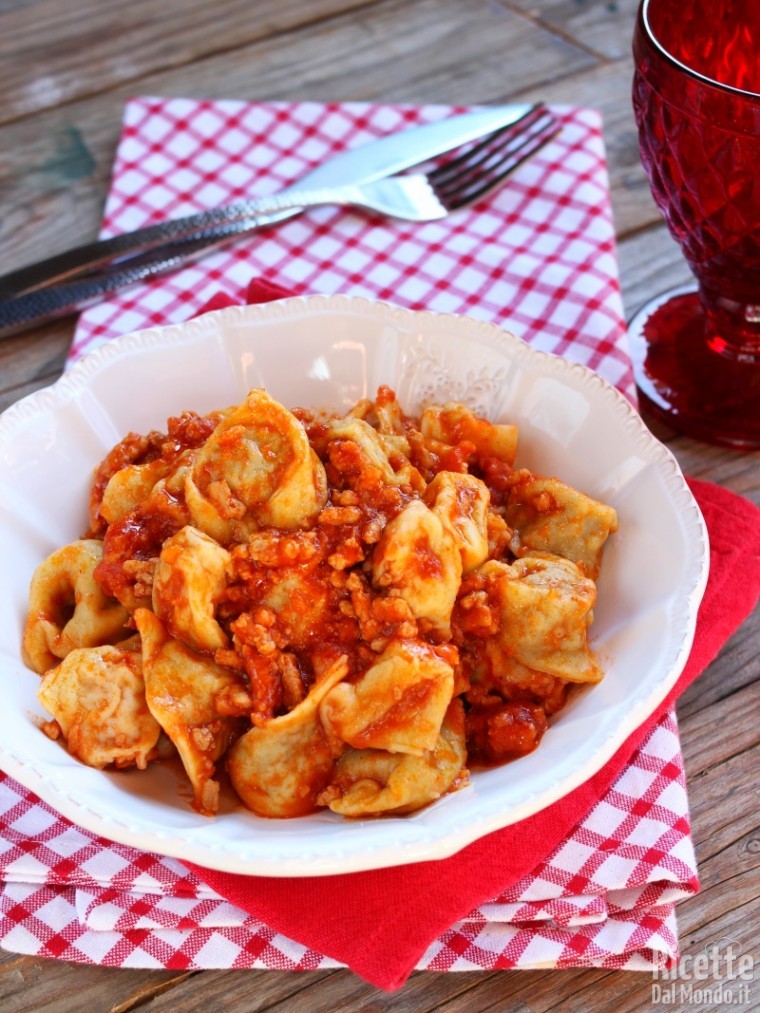 Cappelletti al ragù fatti in casa