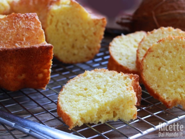 Ciambella soffice con farina di cocco