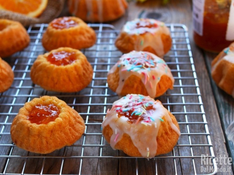 Piccole ciambelle all'arancia glassate