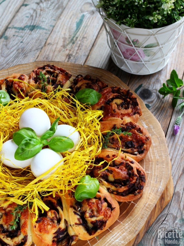 Come fare la ghirlanda con radicchio e speck 