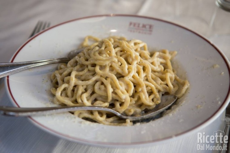 Cacio e pepe: a Roma da Felice a Testaccio