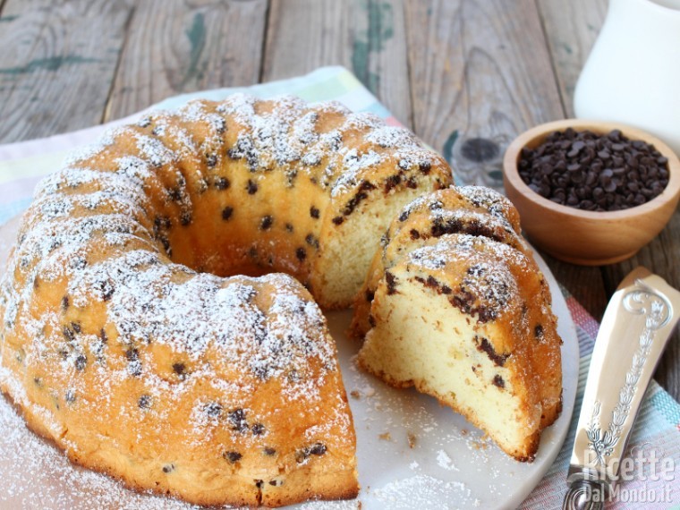Ciambella sofficissima con gocce di cioccolato