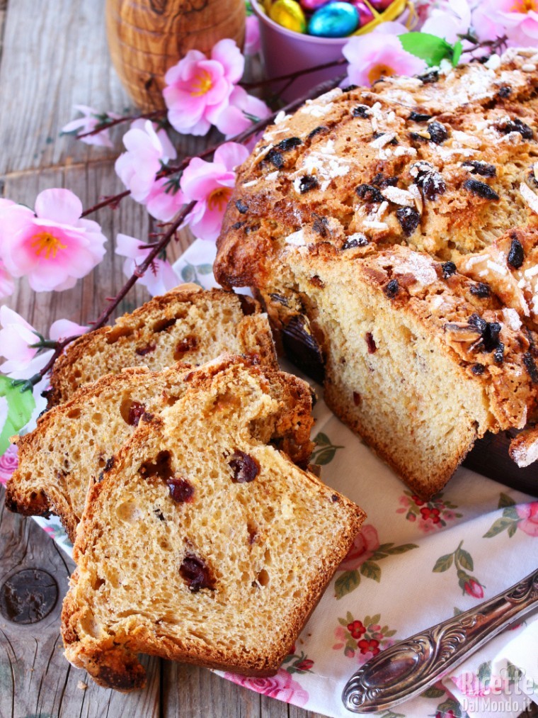 Come fare una colomba semi integrale con frutti rossi