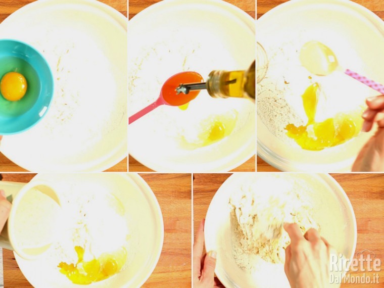 Iniziare a lavorare l'impasto con tutti gli ingredienti