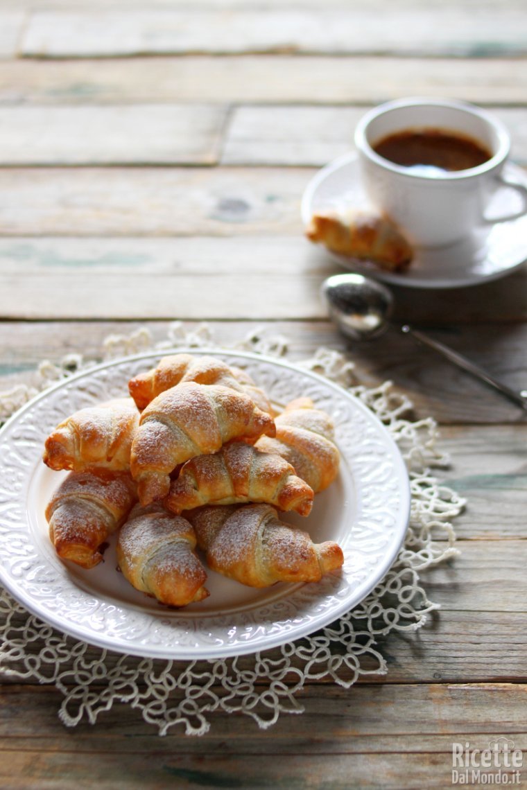 Ricetta dei cornetti veloci di pasta sfoglia