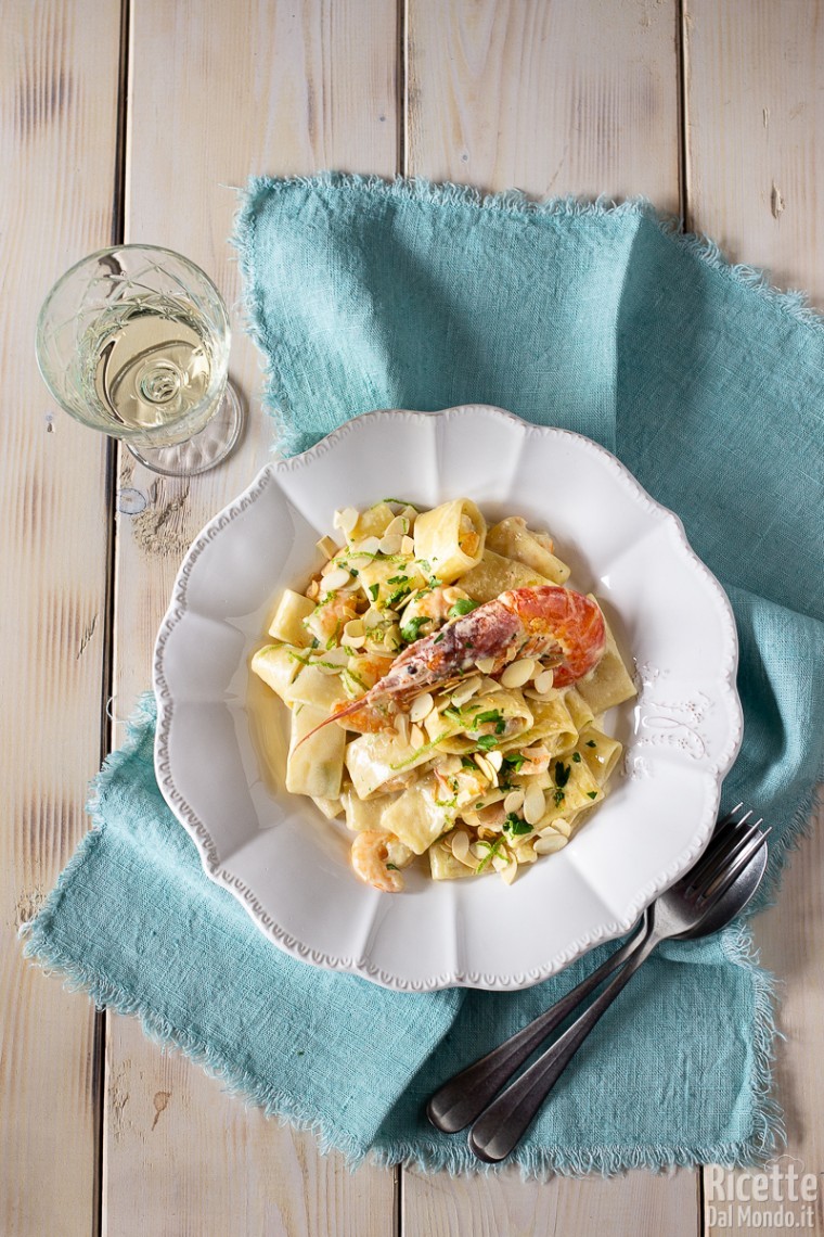 Ricetta calamarata bianca con gamberi