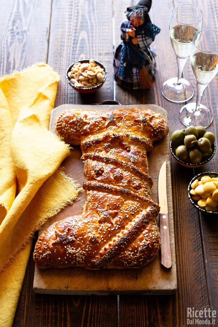 Ricetta calza di sfoglia salata con prosciutto e provola