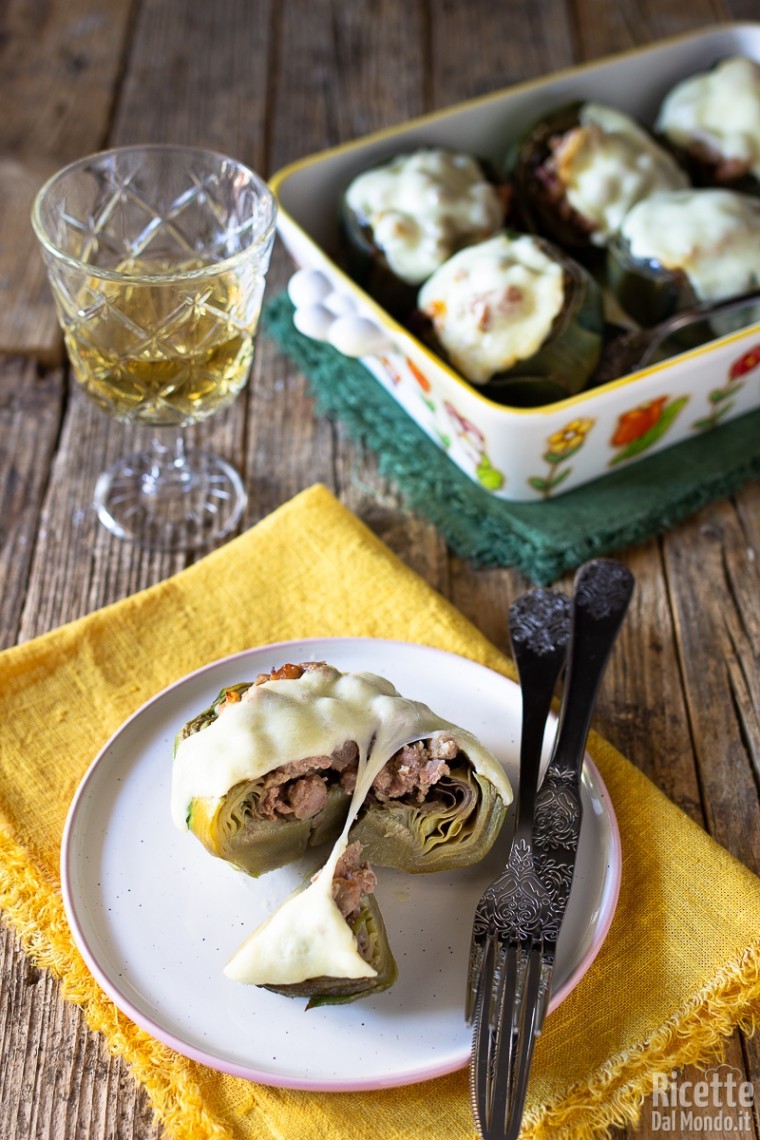Come fare i carciofi ripieni di salsiccia
