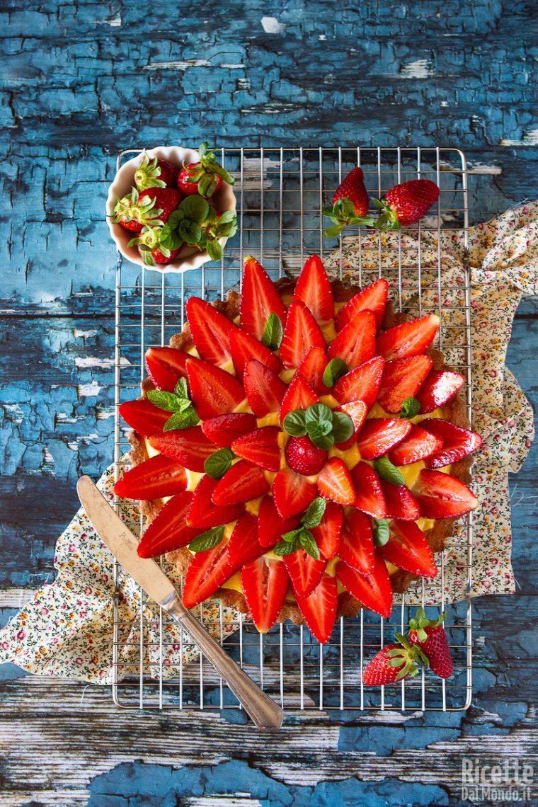 Come fare la crostata alla crema pasticcera e fragole