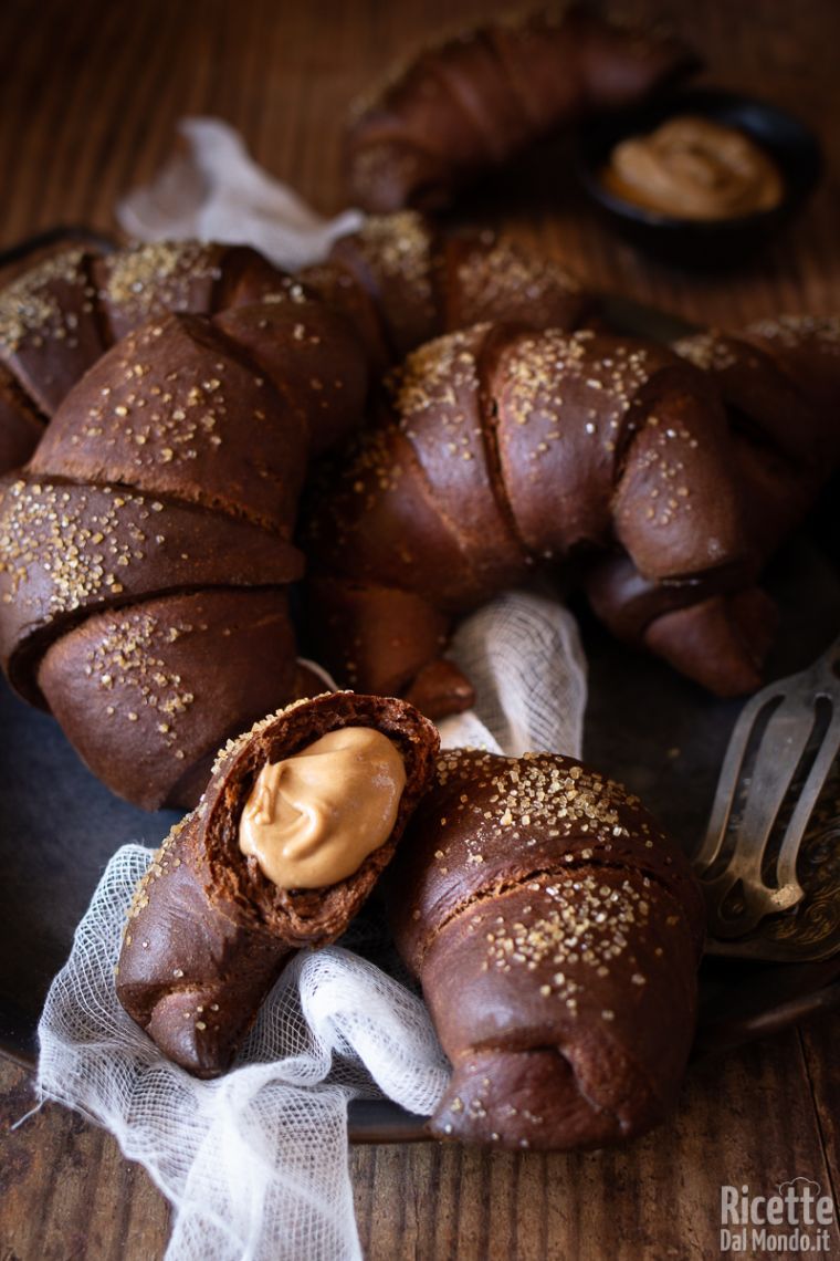 Come fare i cornetti moretti al cioccolato