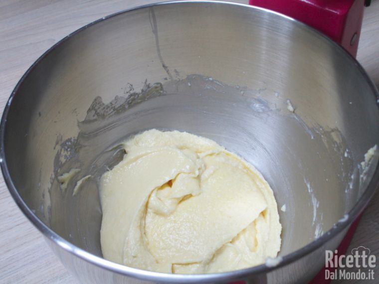 Preparare la crema frangipane