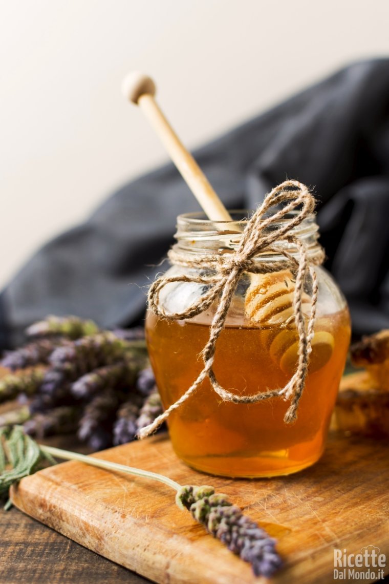 Come sostituire lo zucchero con il miele nelle ricette