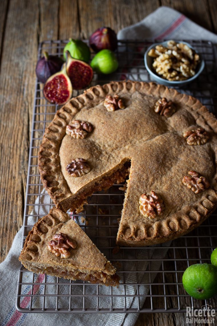 Come fare la crostata ripiena di fichi e noci