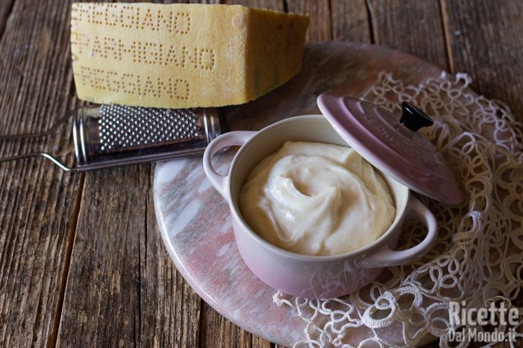 Crema al parmigiano, salsa per primi e antipasti!