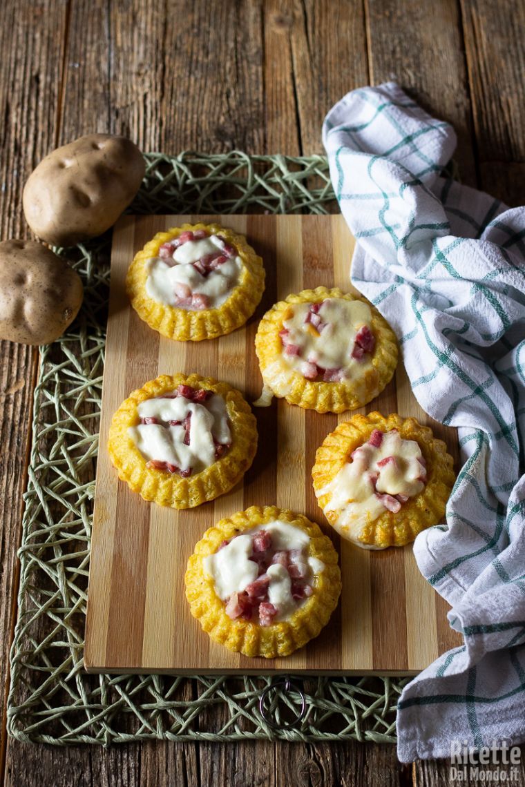 Ricetta crostatine di patate salate