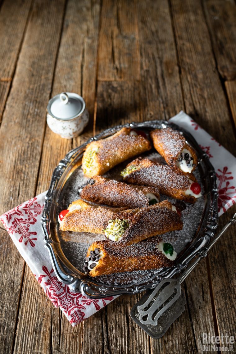 Ricetta cannoli di pandoro