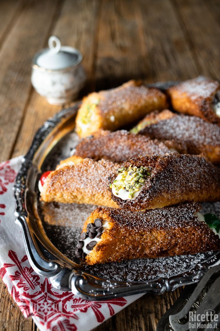 Come fare i cannoli di pandoro