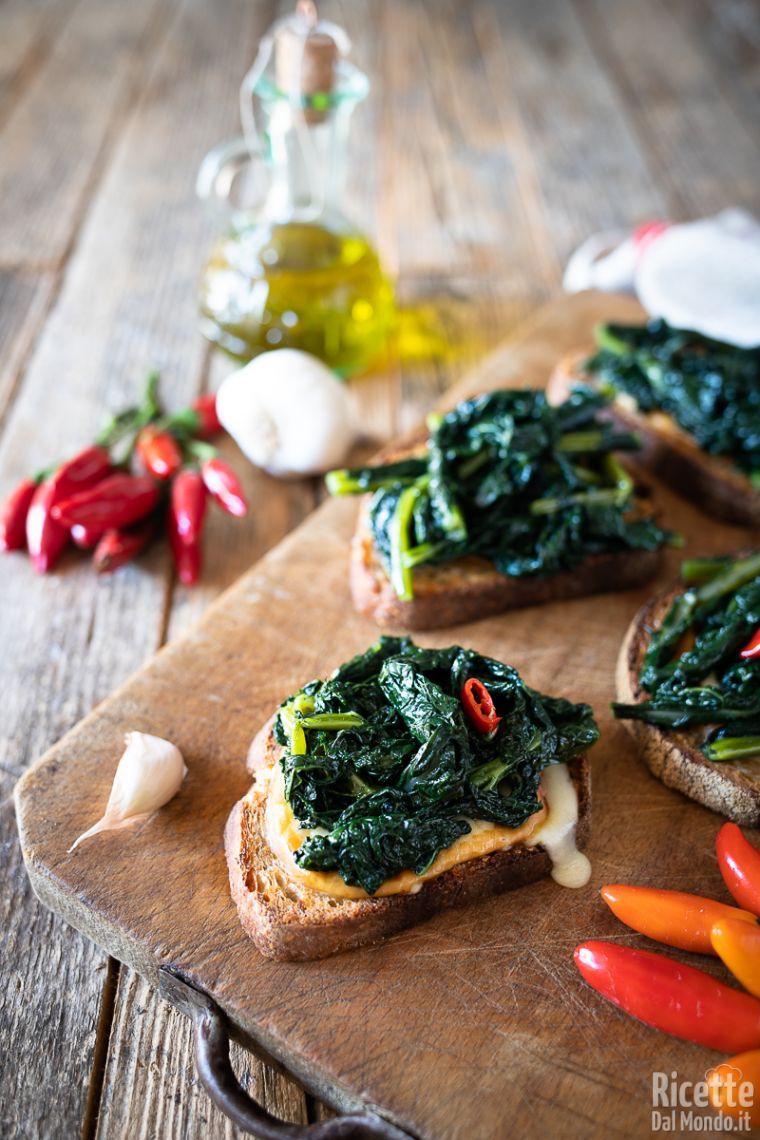 Ricetta crostoni con cavolo nero e provola