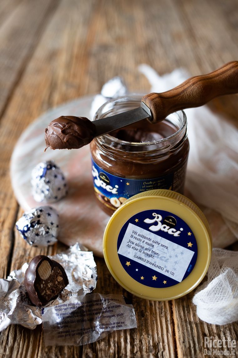 Crema spalmabile baci perugina con frase d'amore