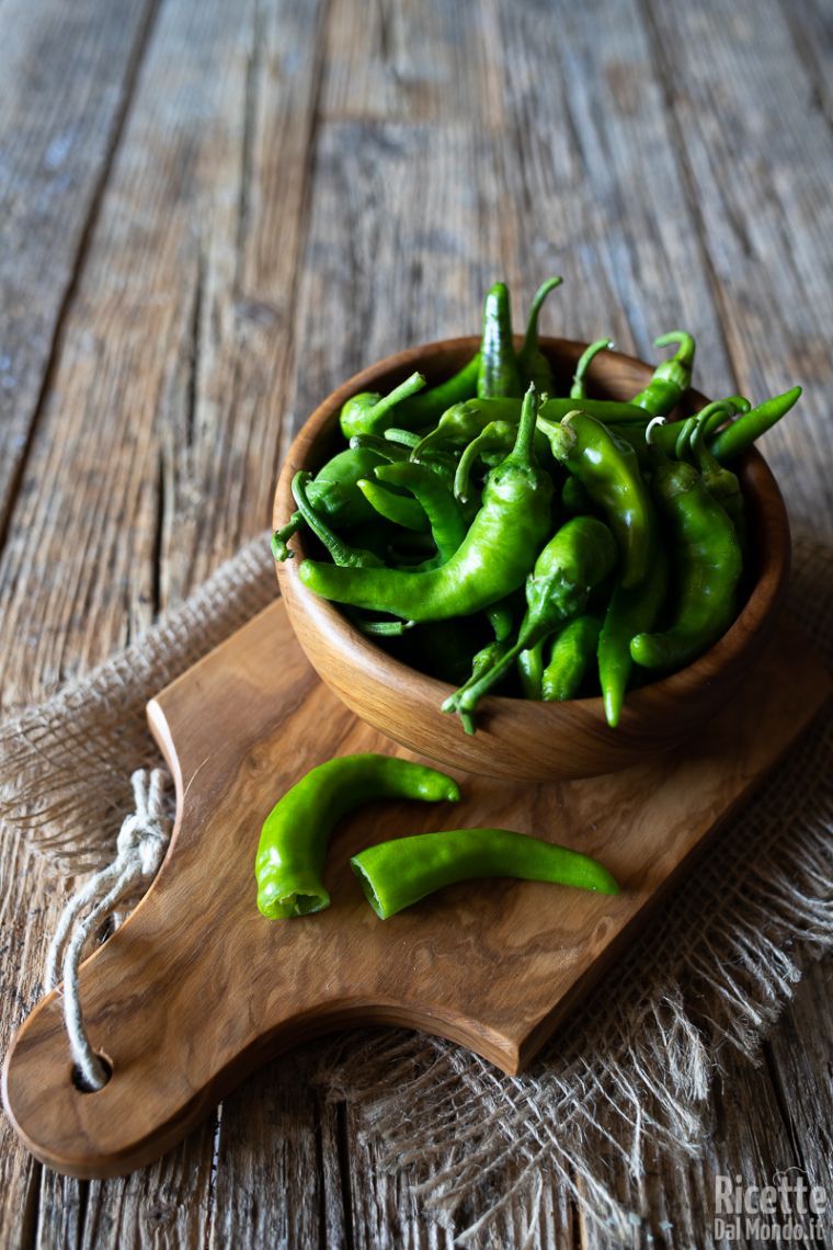 Come pulire i friggitelli  (peperoncini verdi dolci)