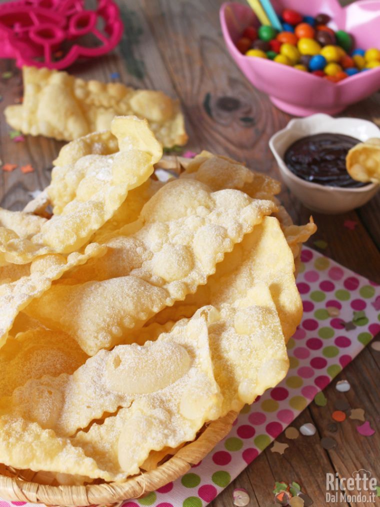 Ricetta per fare le chiacchiere sottili e fragranti