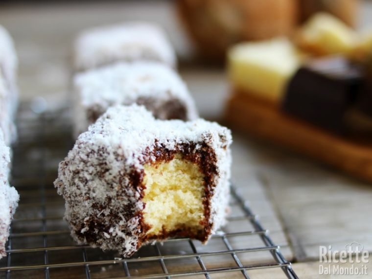 Semplici dolcetti al cioccolato e cocco (lamington)