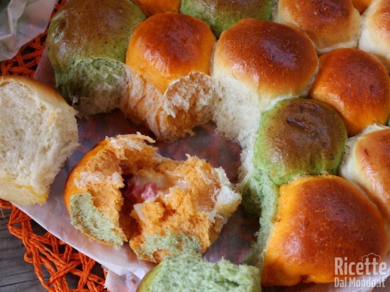 Gustoso danubio colorato con zucca e spinaci