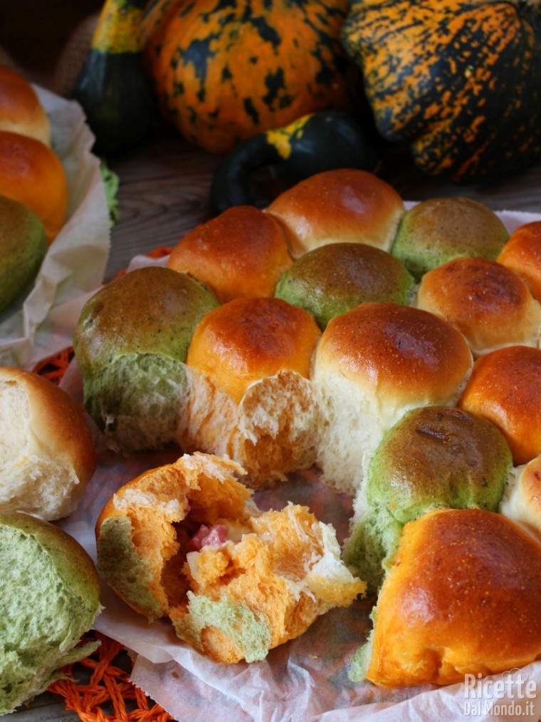 Semplice danubio colorato con zucca e spinaci