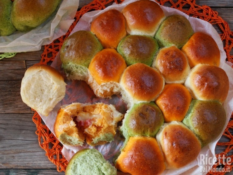 Soffice danubio colorato con zucca e spinaci