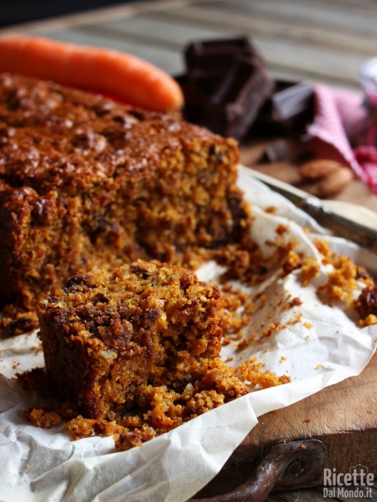 Semplice dolce alle mandorle e cioccolato vegano