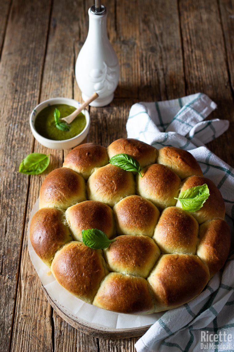 Ricetta danubio salato pesto e mozzarella