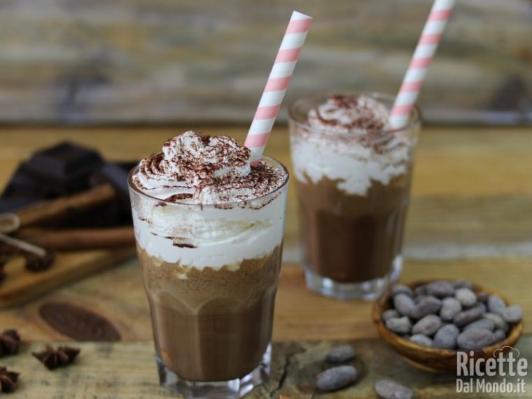 Servire il frappè al cioccolato