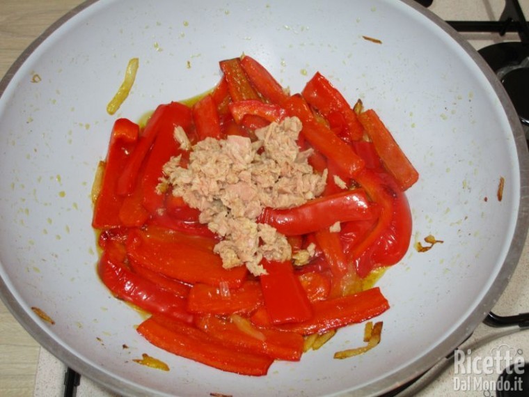 Fusilli con peperoni e tonno 5