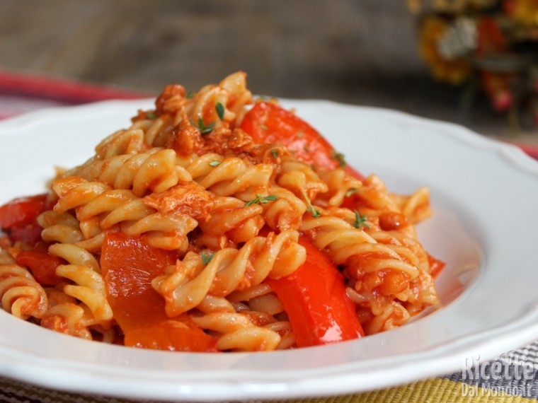 Ricetta fusilli con peperoni e tonno