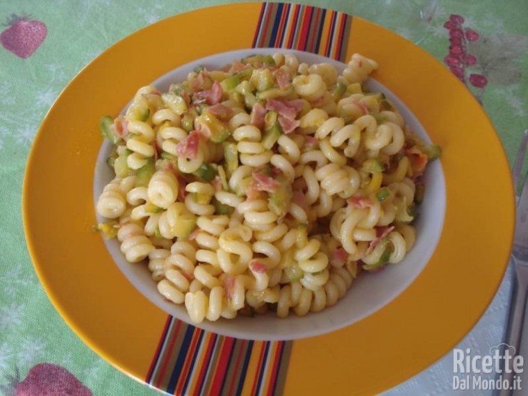 Ricetta Fusilli Zucchine e Prosciutto