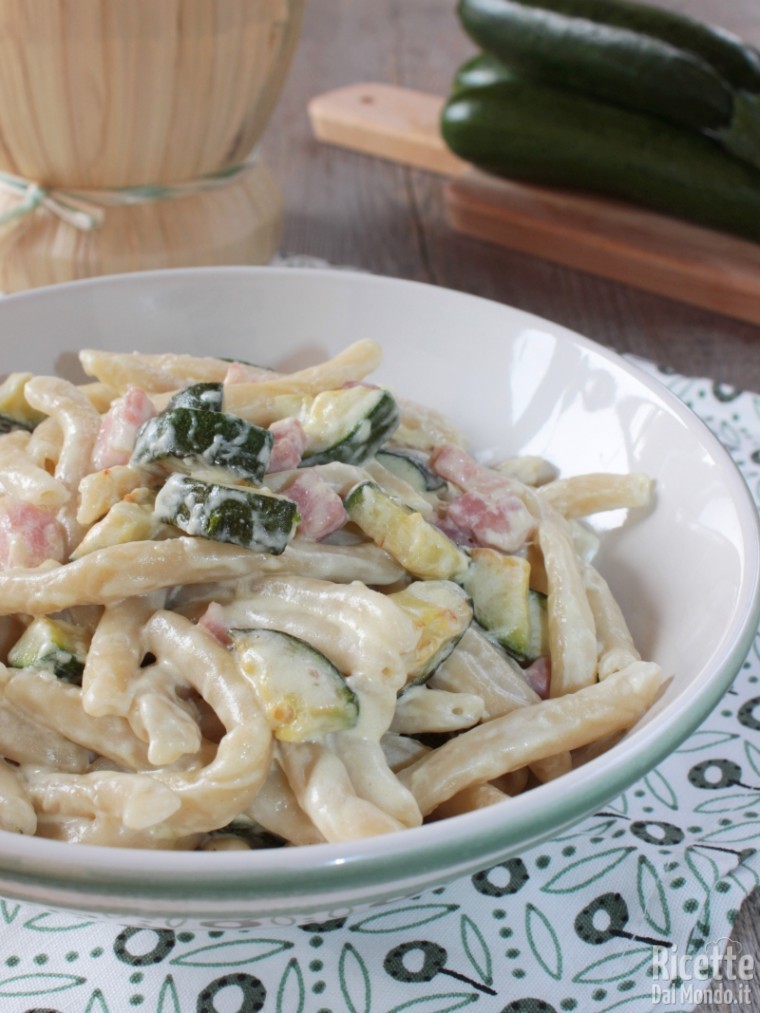 Come fare i fusilli con zucchine e pancetta