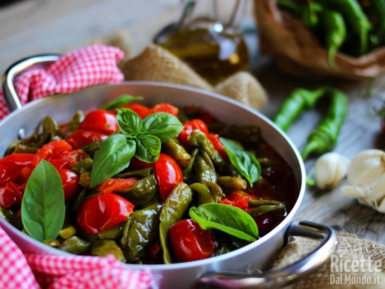 Ricetta friggitelli con pomodorini freschi