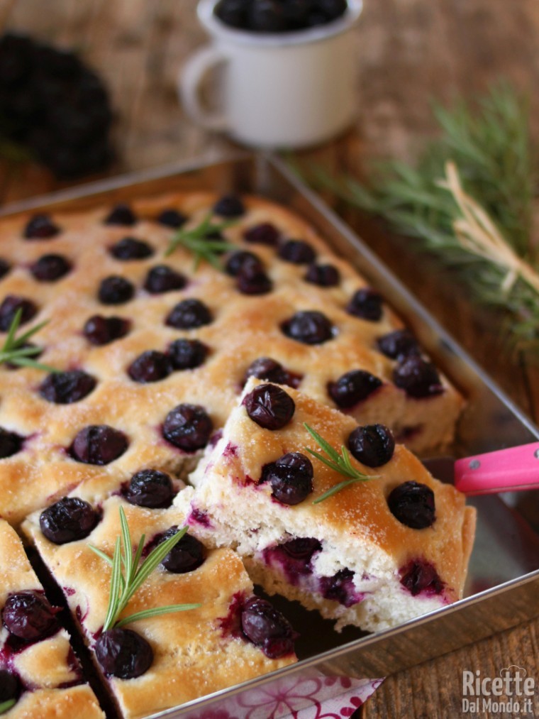 Focaccia dolce all'uva fragola