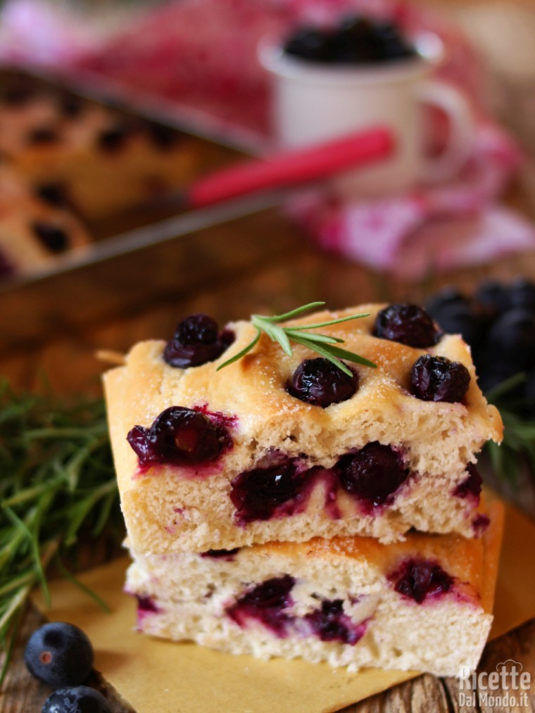 Ciaccia con l'uva fragola, schiacciata con l'uva